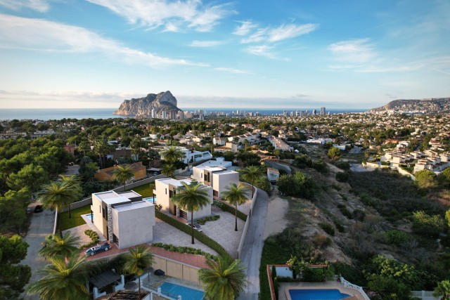 Niet missen in Calpe: Calpe Gran Sol villas únicas en venta con un estilo diferente en Calpe, cerca de la playa, en la Costa Blanca Norte, Alicante, Spanje.