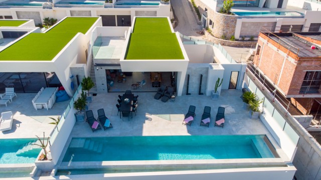 Villa met een prachtig uitzicht op de zee en de skyline van Guardamar del Segura, Rojales, Costa Blanca, spanje.