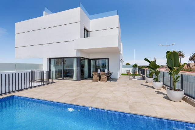 Vier onder één kap rug aan rug woningen elk met privé zwembad in Dolores, Alicante, Costa Blanca Zuid, Spanje
