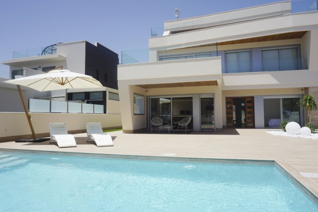 Unieke villa met zeezicht in Campoamor, Costa Blanca Zuid, Spanje te koop