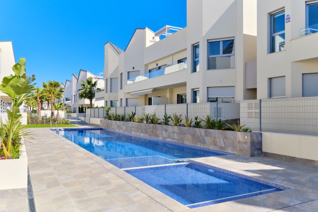 Villa Amalia Eco-residentiële Appartementen en herenhuizen  aan zee in eco-residentiële in Torrevieja, Costa Blanca Zuid, Spanje