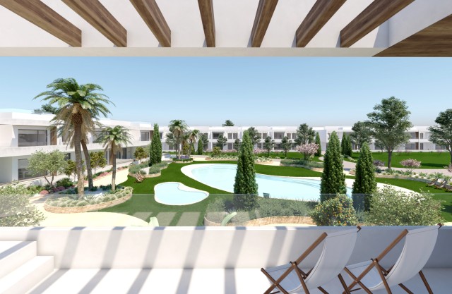 begane grond. Fantastische begane grond MAISONNETTE WONING met grote tuin op 200 meter van het strand, Torrevieja, Costa Banca Sur, Spanje te koop