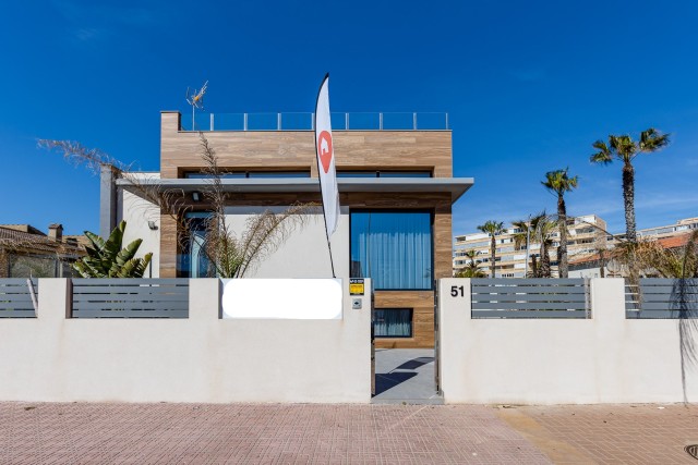 Prachtige nieuwbouw vrijstaande huizen in La Mata, met zeezicht en zwembad op 1 minuut van het strand, Torrevieja, Costa Blanca Zuid Spanje te koop