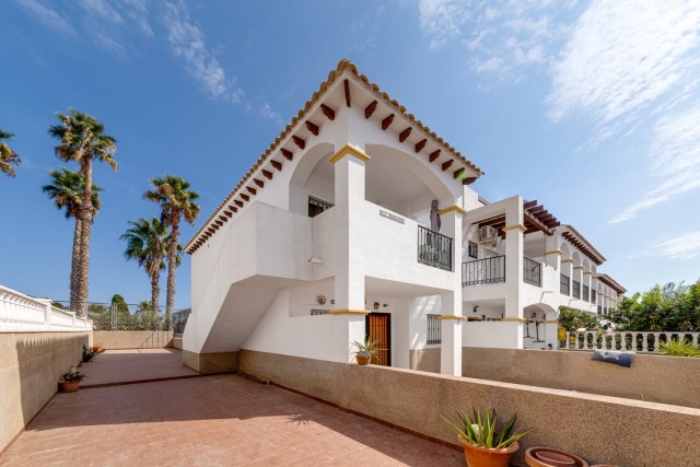 Resale Penthousebungalow met tuin en solarium/dakterras  in La Ciñuelica, Punta Prima, Orihuela Costa, Alicante, Valencia, Costa Blanca Zuid Spanje te koop