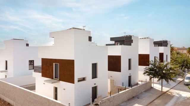 Moderne Villa Te Koop in Torre de la Horadada, 500m van het Strand, Costa Blanca Zuid, Alicante, Spanje.