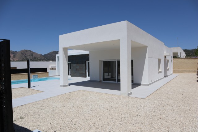 Nieuw vrijstaand landhuis met privé zwembad te koop in La Romana, Alicante, Costa Blanca Zuid, Spanje