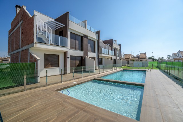 Maisonette-bungalow op de bovenverdieping met privé-zonneterras met uitzicht op zee, San Pedro del Pinatar, Costa Cálida, Murcia, Spanje te koop.