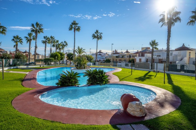 Spectaculaire Halfvrijstaande Duplex met Solarium en Uitzicht in Mirador de los Altos, Orihuela Costa