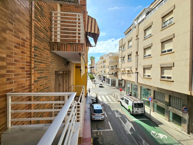 Ruim Centraal Gelegen Appartement met Zeezicht in Torrevieja